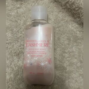NEW! Snowflakes and Cashmere body Lotion, Bath and Body Works